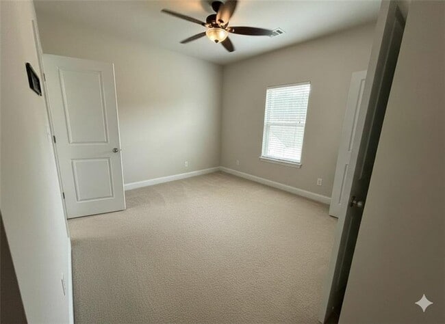 Building Photo - 1750 Dahlia Dr