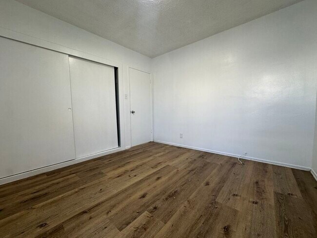 Building Photo - 2027 Ridgeley Dr