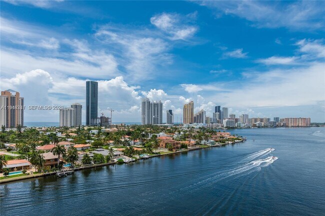 Building Photo - 19101 NE 36th Pl