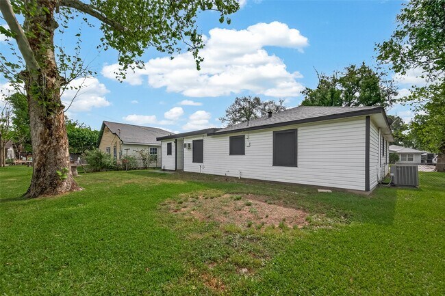 Building Photo - 514 Evonne St