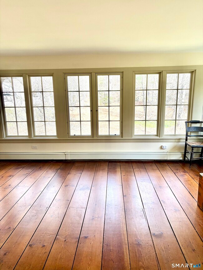 Building Photo - 310 Valley Rd