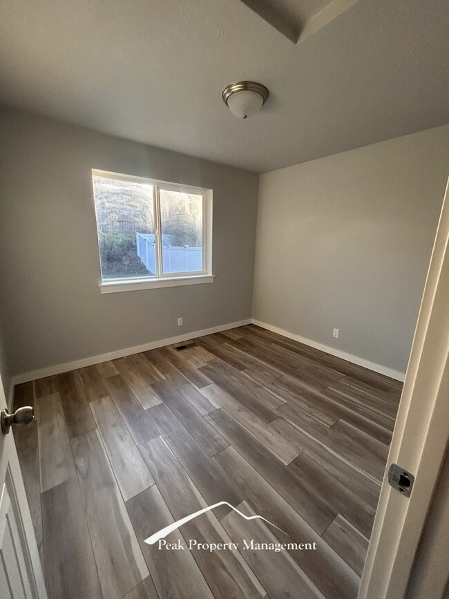 Building Photo - 2070 Kelly Dr