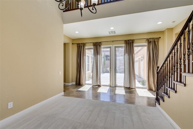 Building Photo - 2713 Cyrano St