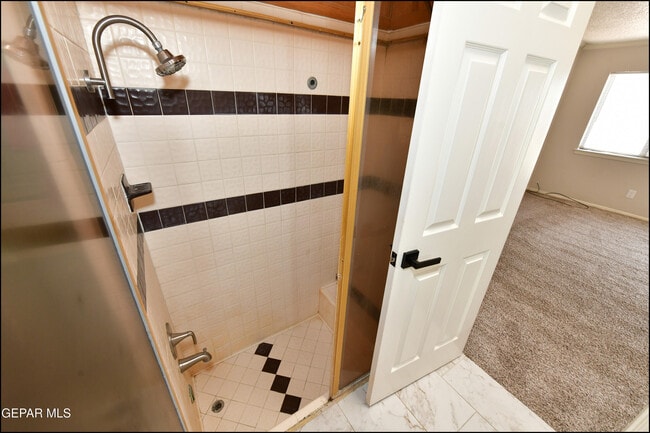 Building Photo - 5534 Oakbriar Cir