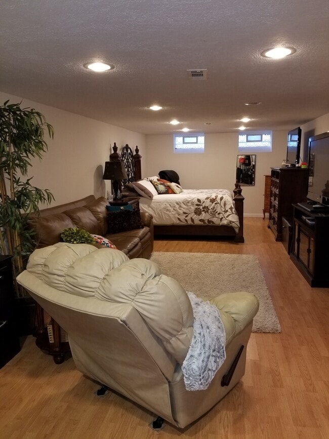 Building Photo - Mayfield Hts Ranch for Rent