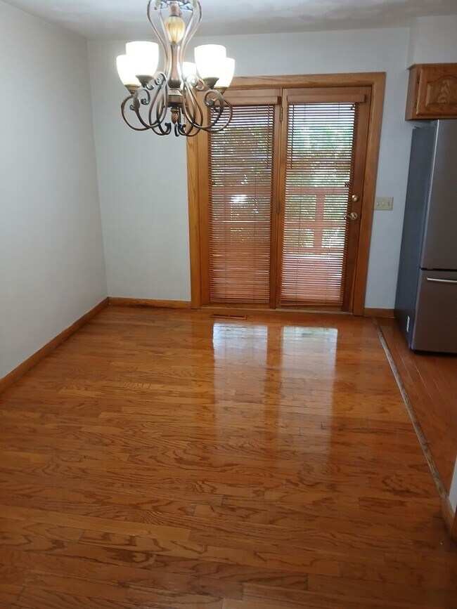 Building Photo - Cross Lanes Townhouse