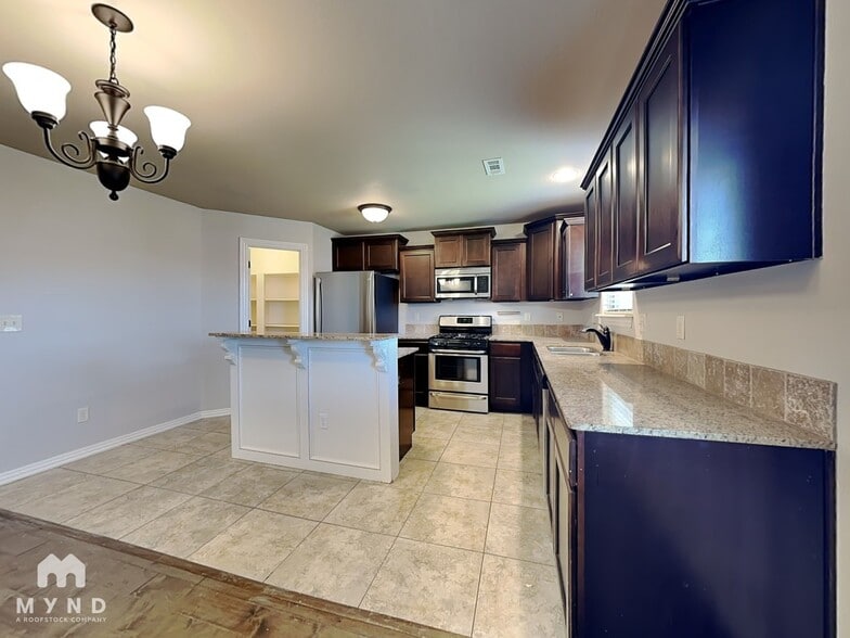 Building Photo - 1410 Abbey Ln