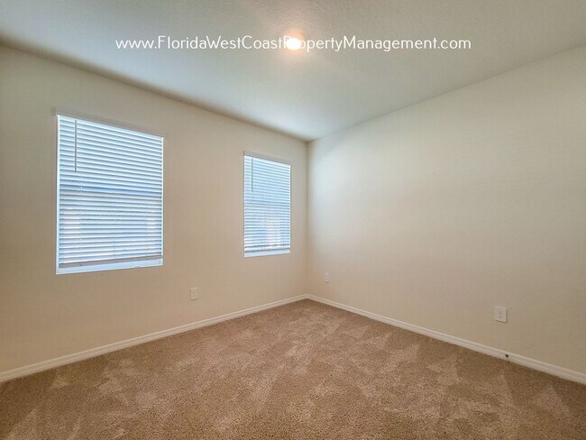 Building Photo - LAKEWOOD RANCH! 4 BEDROOM/2 BATH/ PET FRIENDLY! COMMUNITY POOl! READY for MARCH 2026