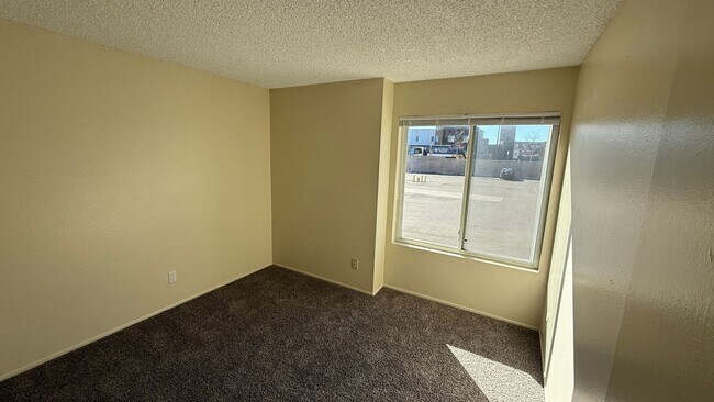 Building Photo - Completely Updated 2 Bedroom 2 Bathroom Condo in High Hollows Available NOW!