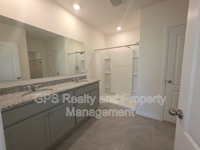 Building Photo - 33409 Country House Dr