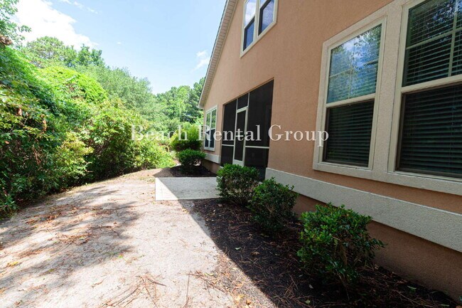 Building Photo - Fully Furnished Corner Lot with Screened Patio