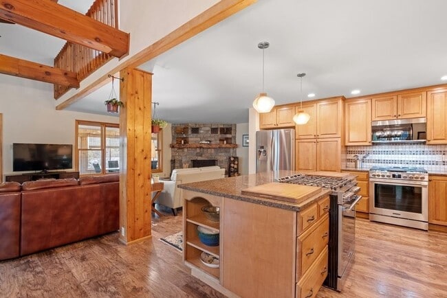 Building Photo - 588 Granite Lake Rd