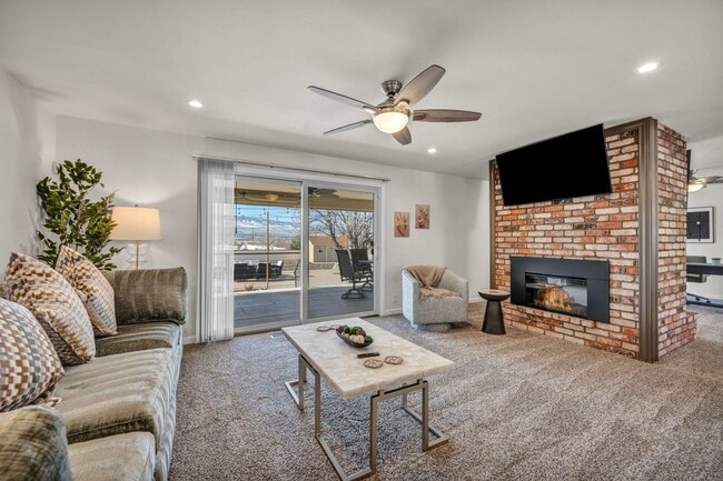 Building Photo - FULLY FURNISHED MOUNTAIN VIEW RETREAT with HOT TUB, RV PARKING & NO HOA