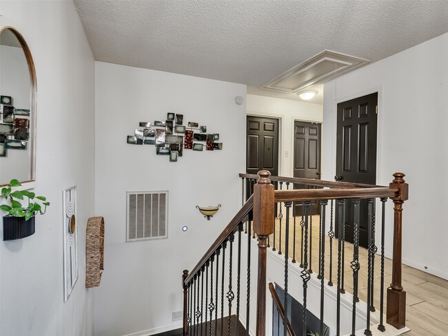 Building Photo - 702 Olde Oaks Dr