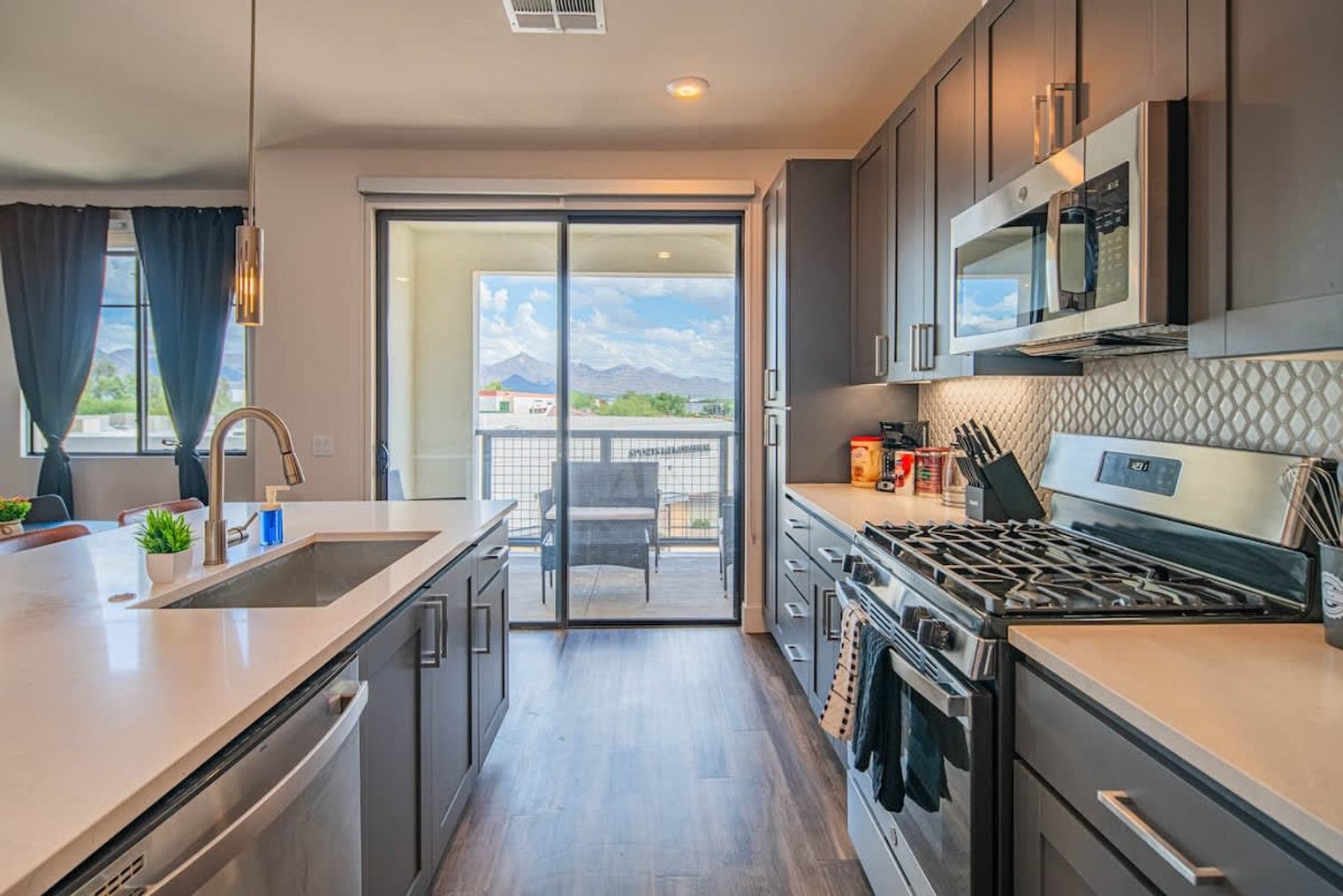 Building Photo - 15501 N Dial Blvd