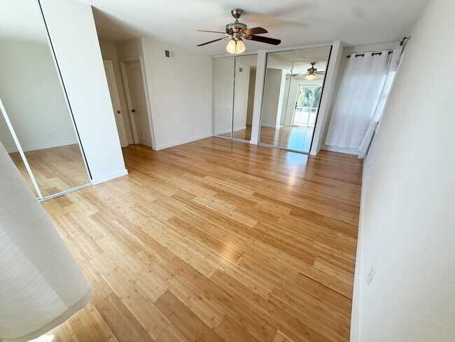 Building Photo - Stunningly Upgraded 3 Bed/2.5 Bath Home