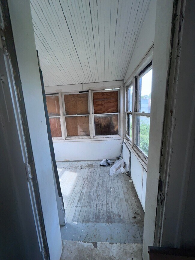 Building Photo - 5124 Northland Ave