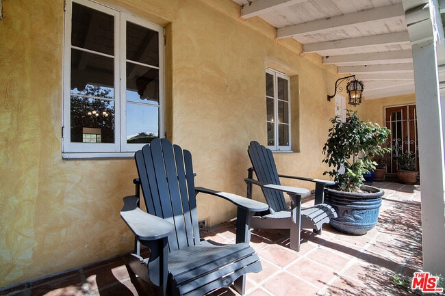 Building Photo - 731 San Vicente Blvd