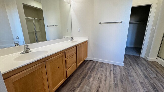 Building Photo - Clean & Comfortable Home in North Las Vegas