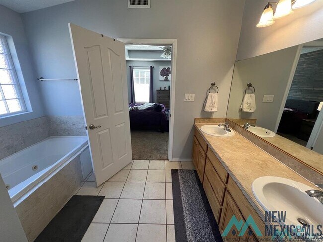 Building Photo - 3617 Benjamin Davis Dr