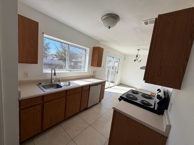 Building Photo - 3203 St Isaac Loop