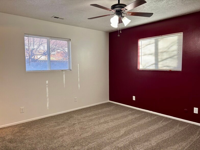 Building Photo - 763 S Sunset Dr