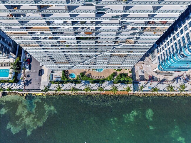 Building Photo - 700 NE 24th St