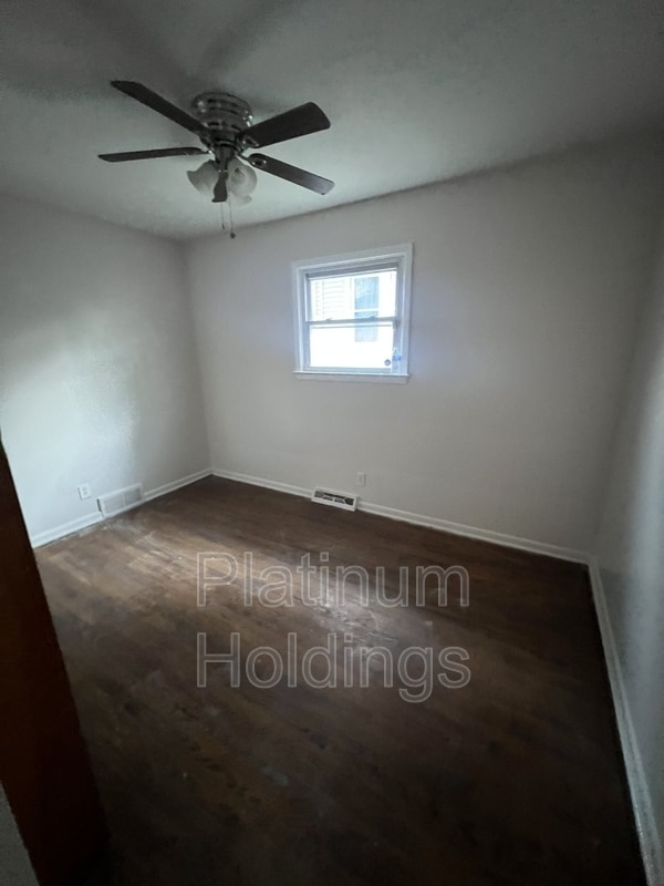 Building Photo - 13706 Rexwood Ave