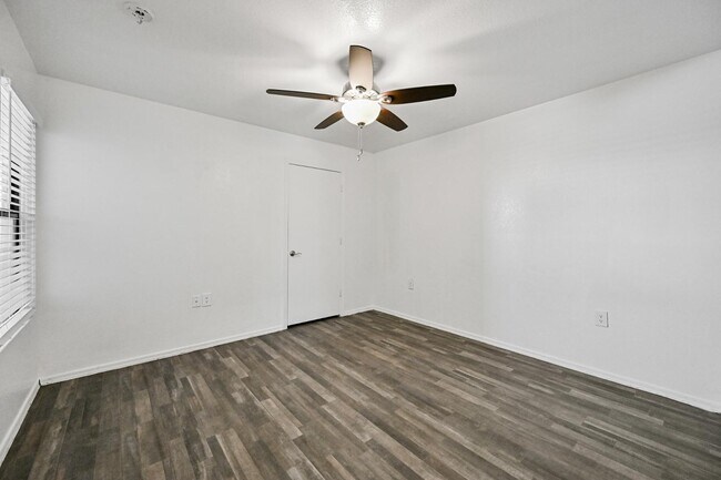 Building Photo - 3065 N 67th Ave