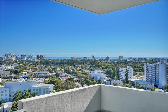 Building Photo - 1500 Bay Dr E