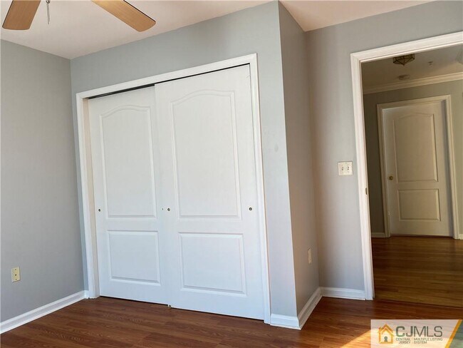 Building Photo - 1127 Fernwood Ct