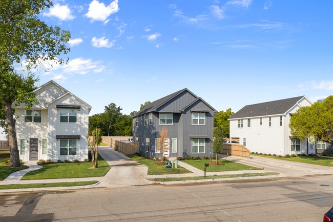 Building Photo - 2310 S 4th St