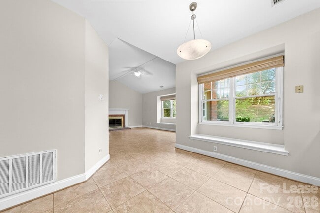 Building Photo - 214 Southern Cross Ln