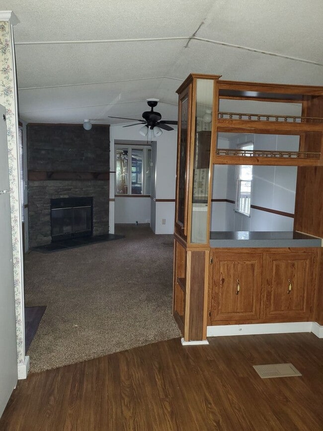 Building Photo - Ready to Move in