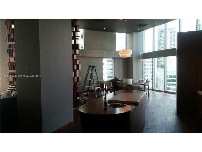 Building Photo - 1300 Brickell Bay Dr