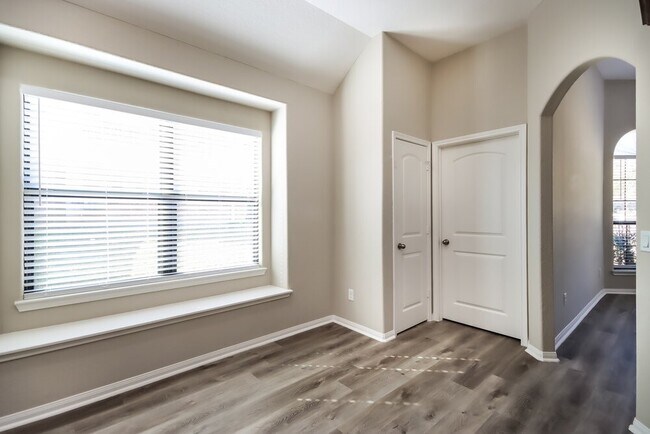 Building Photo - 18554 Sunrise Pines Dr