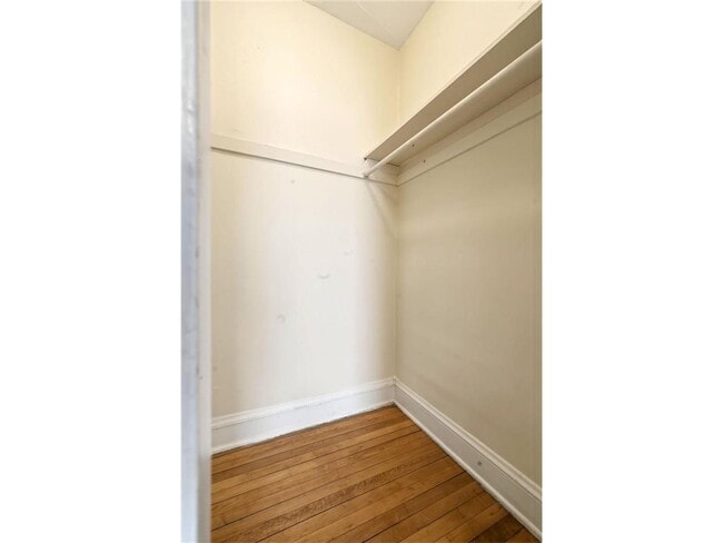 Building Photo - 220 E 19th St