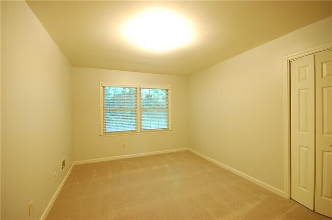 Building Photo - 2155 Heritage Heights