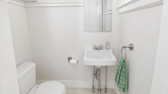 Building Photo - Heart of Woodland Heights just blocks from JRPS, Renovated 2BR / 1.5BA home with gardens