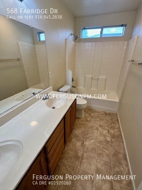 Building Photo - 568 Farridge Dr