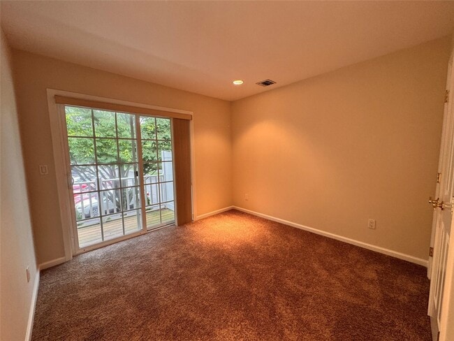 Building Photo - 854 Verona Dr