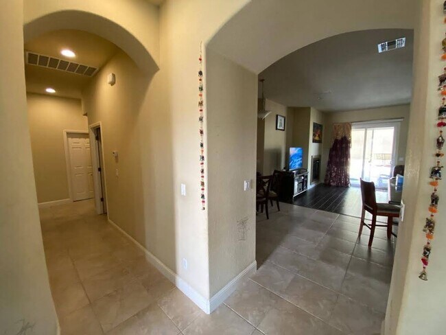 Building Photo - Gorgeous Newer 4 Bedroom in Highly sought after Riata Empire Ranch Community!