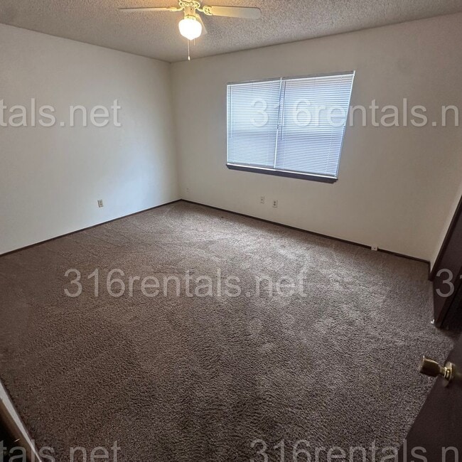 Building Photo - 359 E Marion Ct
