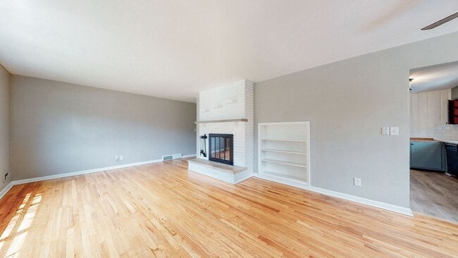 Building Photo - Hikes Point 3 Bed/2 Bath with Basement & Fenced-in Yard