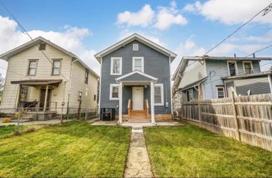 Building Photo - 402 S Richardson Ave