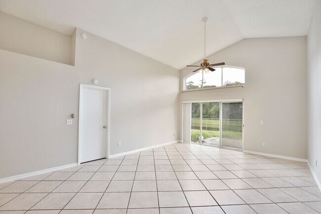 Building Photo - Stunning 3/2 Home with a Spacious 2 Car Ga...