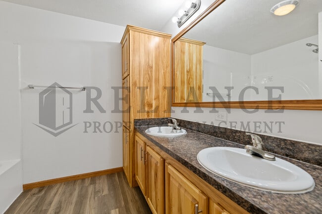 Building Photo - 305 S Elm St