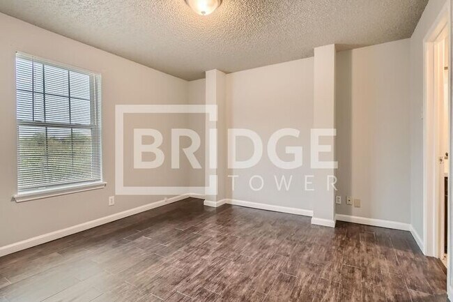 Building Photo - 806 Prairie Creek Dr