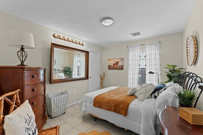 Building Photo - 2102 N Pearland Ave