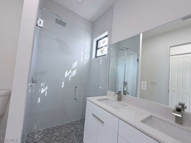 Building Photo - 477 Rayford St